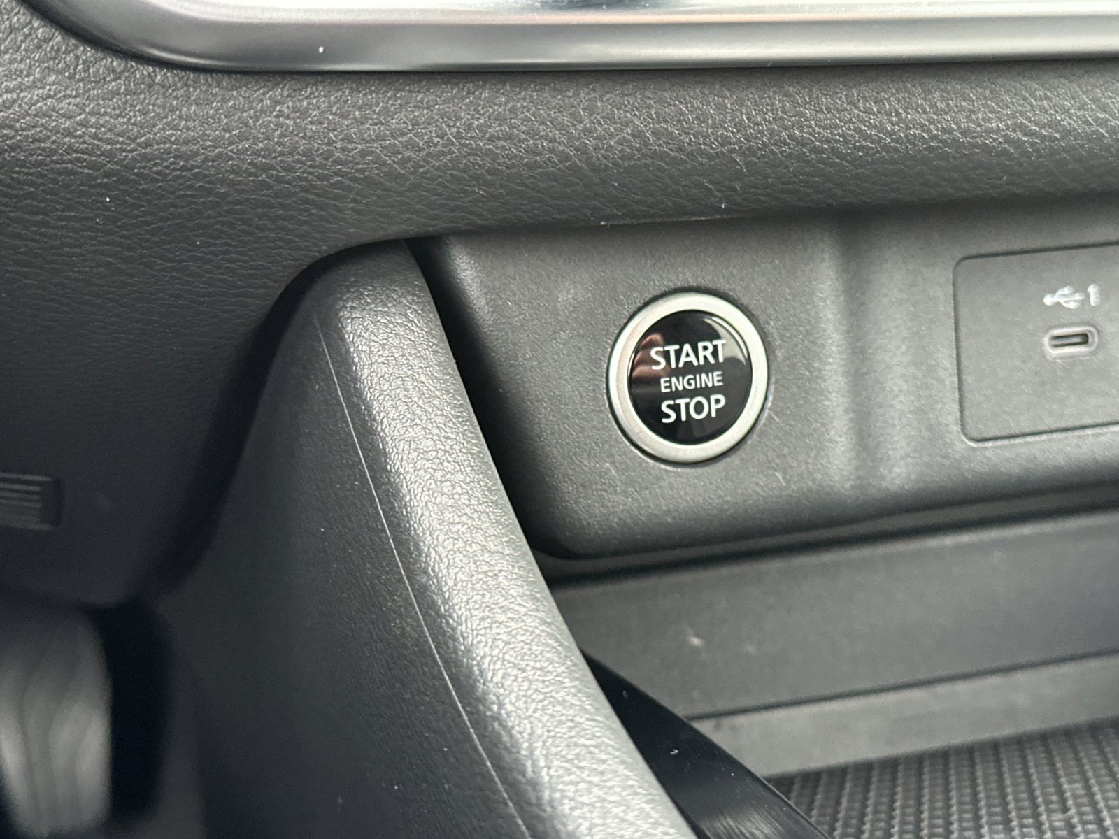 Used 2023 Nissan Rogue SV image 21