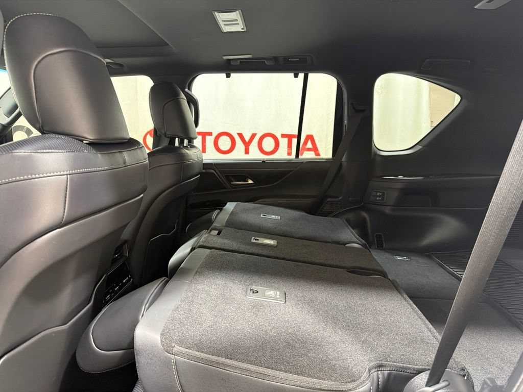 Used 2024 Lexus LX 600 4WD w/ Luxury Package image 20
