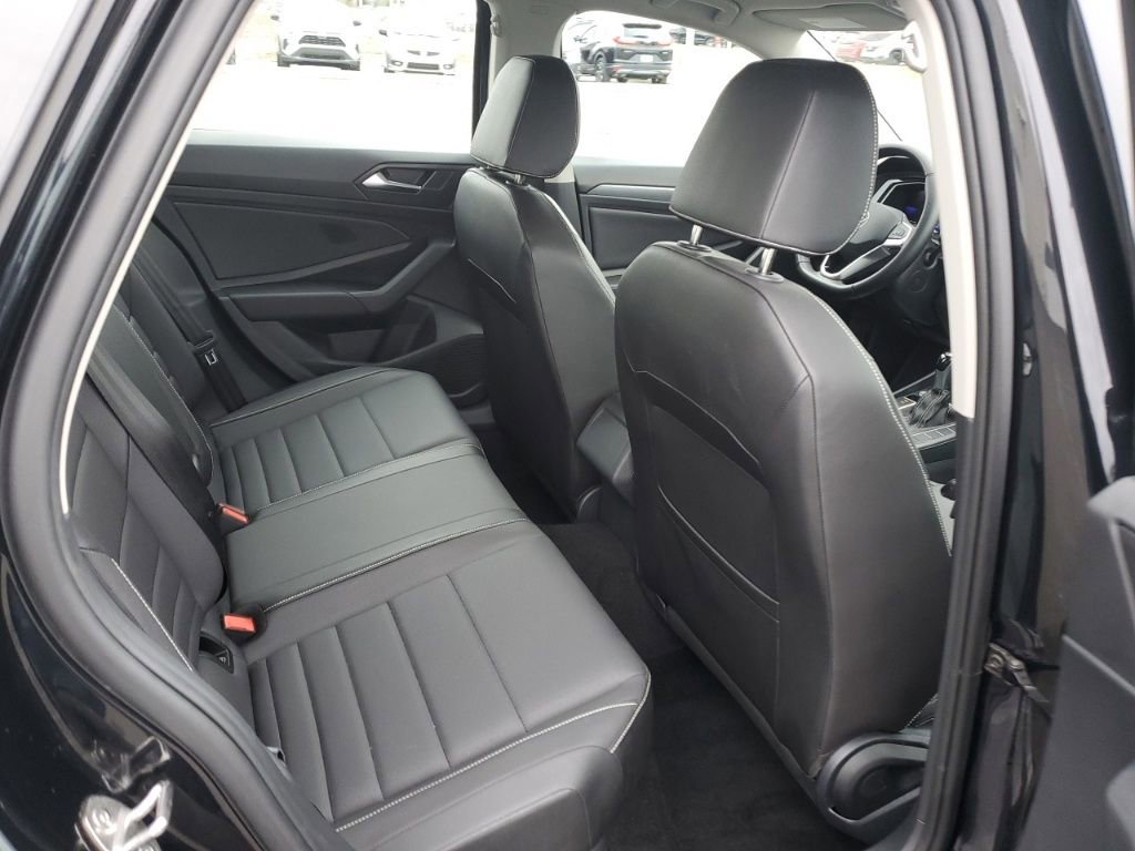 Used 2024 Volkswagen Jetta SE image 30