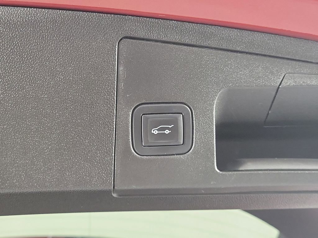 Used 2021 Cadillac XT4 Premium Luxury w/ Driver Awareness Package image 9