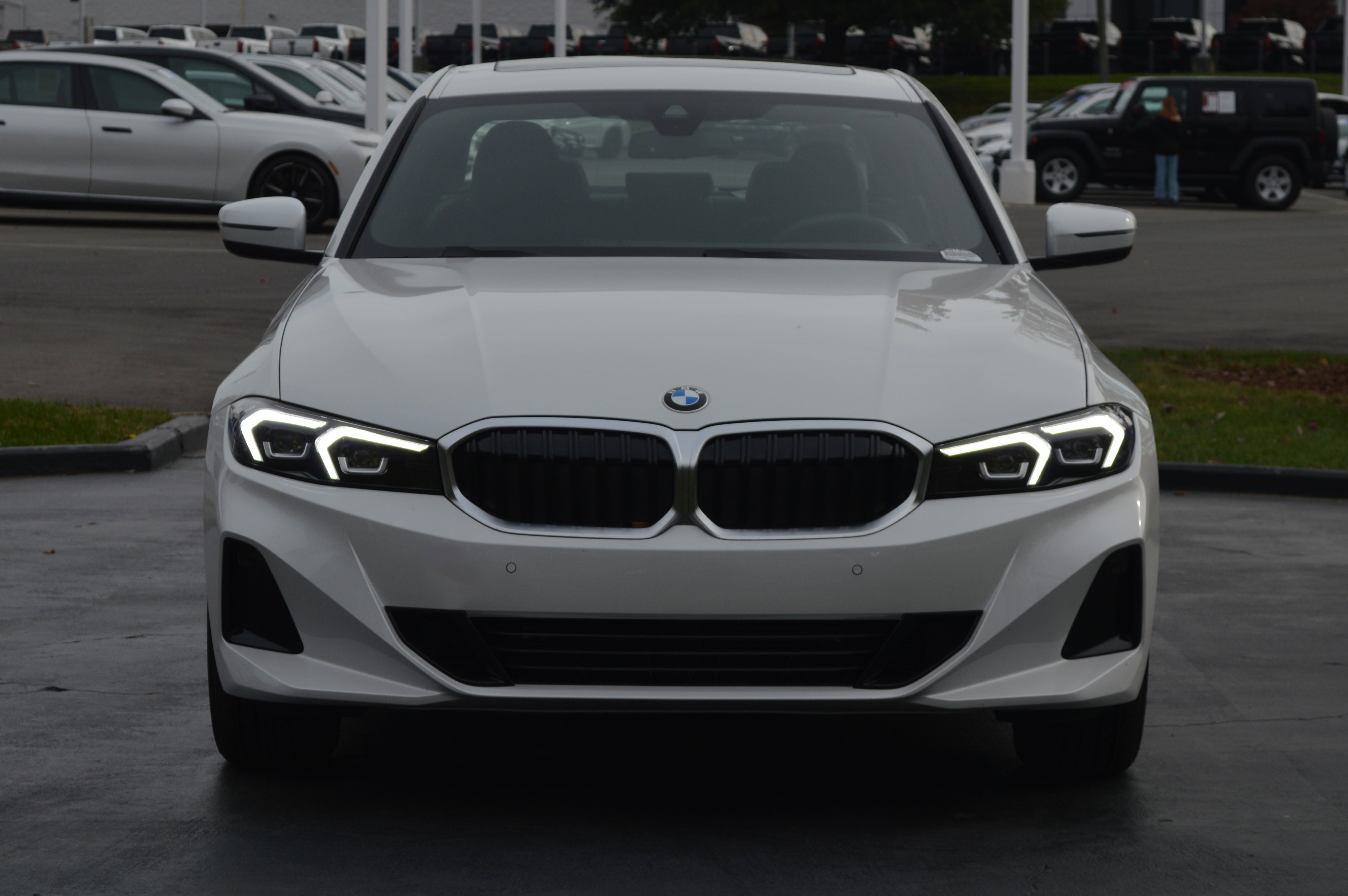 Used 2025 BMW 330i xDrive Sedan w/ Convenience Package AWD/4WD image 5