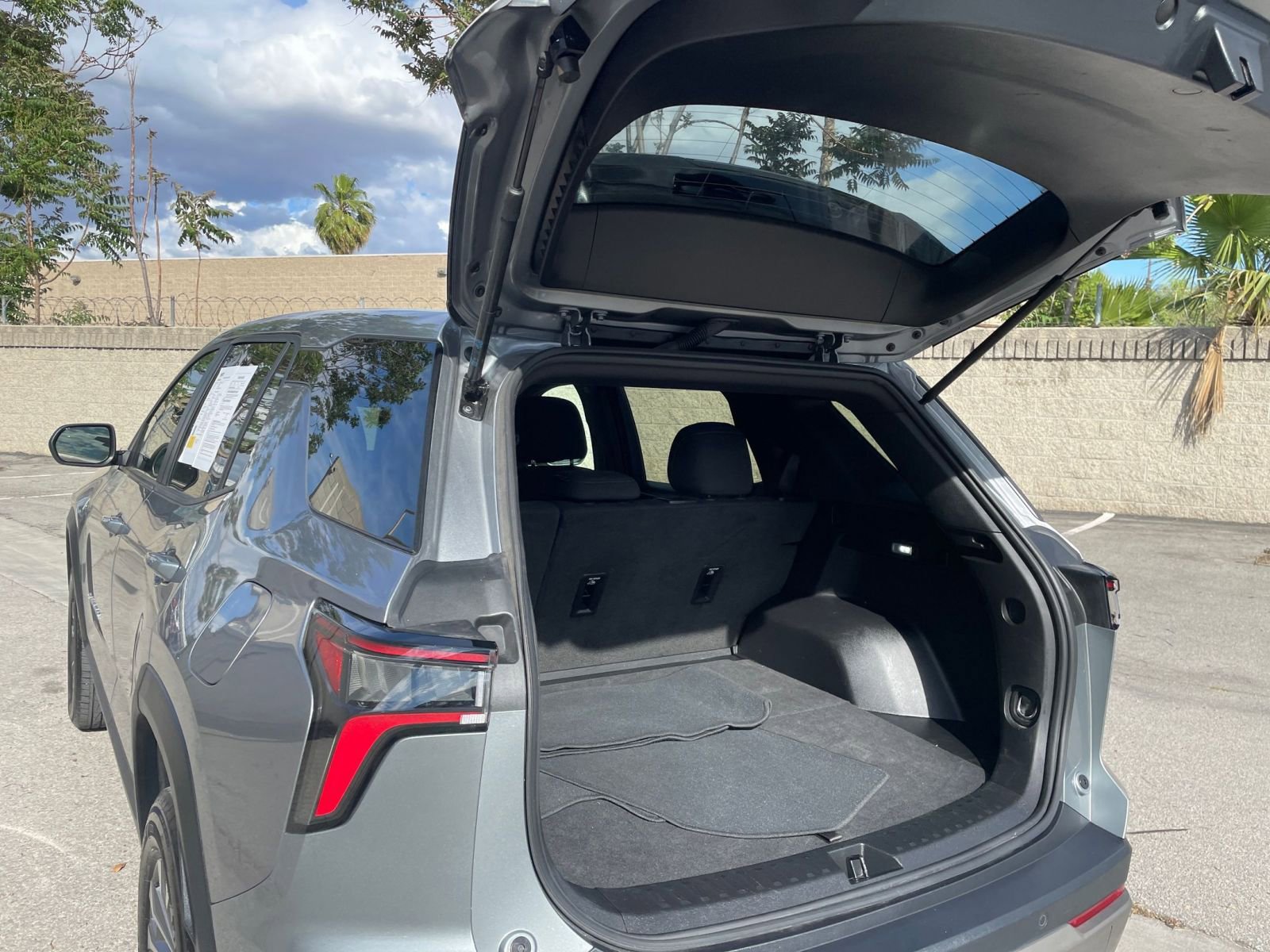 Used 2025 Chevrolet Equinox LT FWD image 31