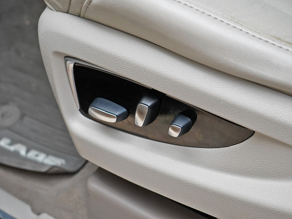 Used 2017 Cadillac Escalade ESV Premium Luxury image 10