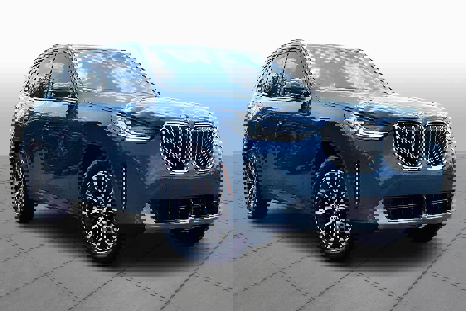 Certified 2025 BMW X3 xDrive30i w/ Premium Package AWD/4WD image 2