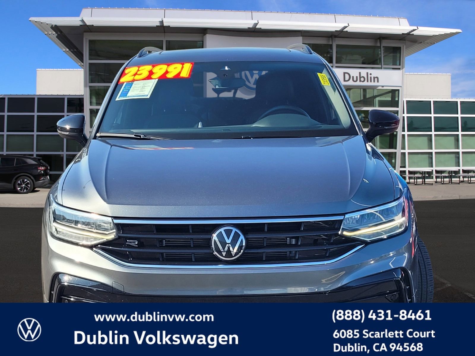 Used 2023 Volkswagen Tiguan SE R-Line image 4