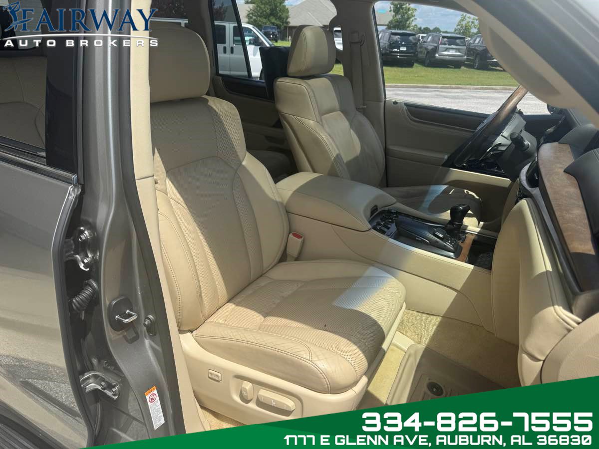 Used 2016 Lexus LX 570 4WD w/ Luxury Package image 12