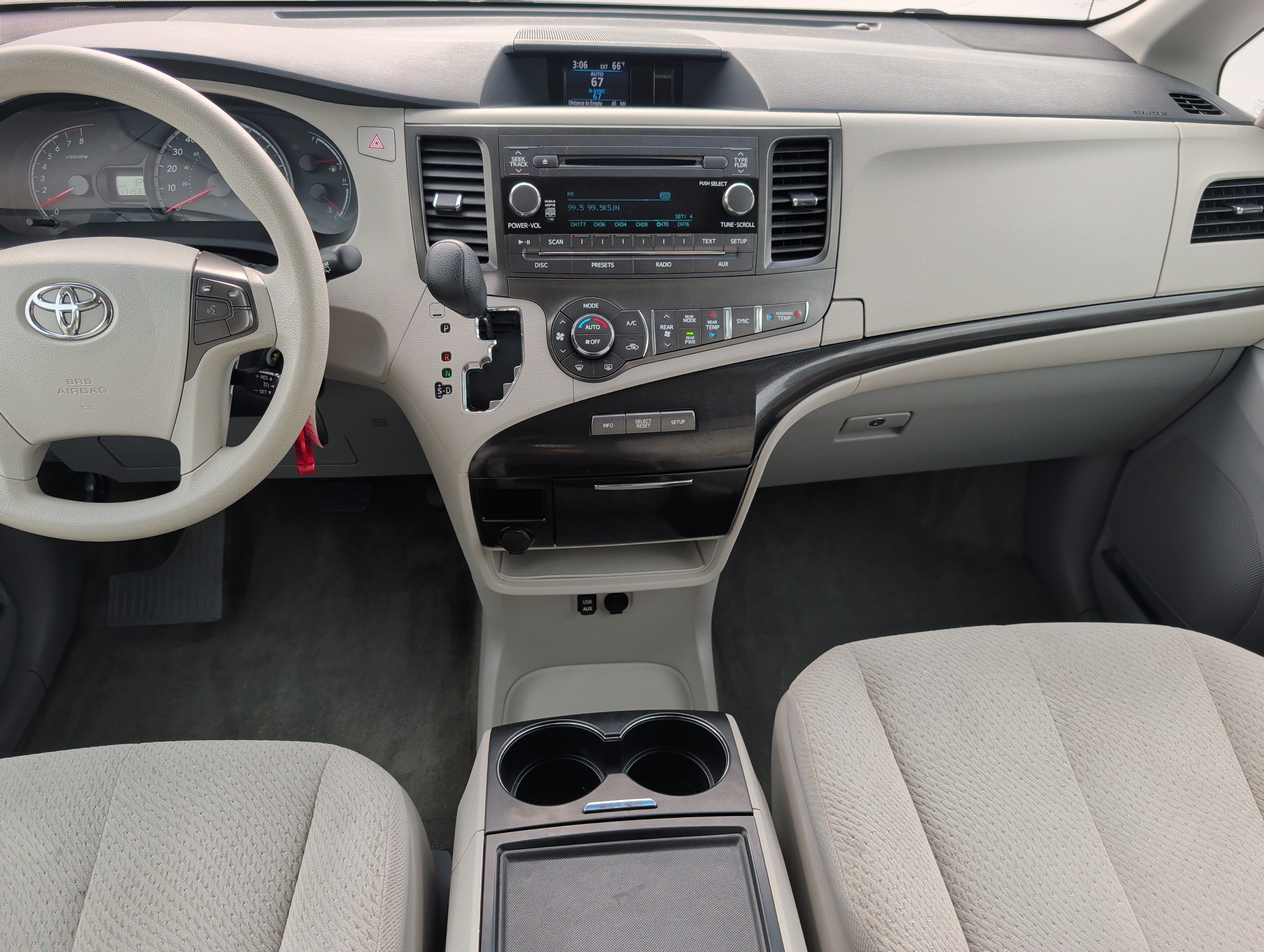 Used 2013 Toyota Sienna LE w/ Towing Pkg AWD/4WD image 10