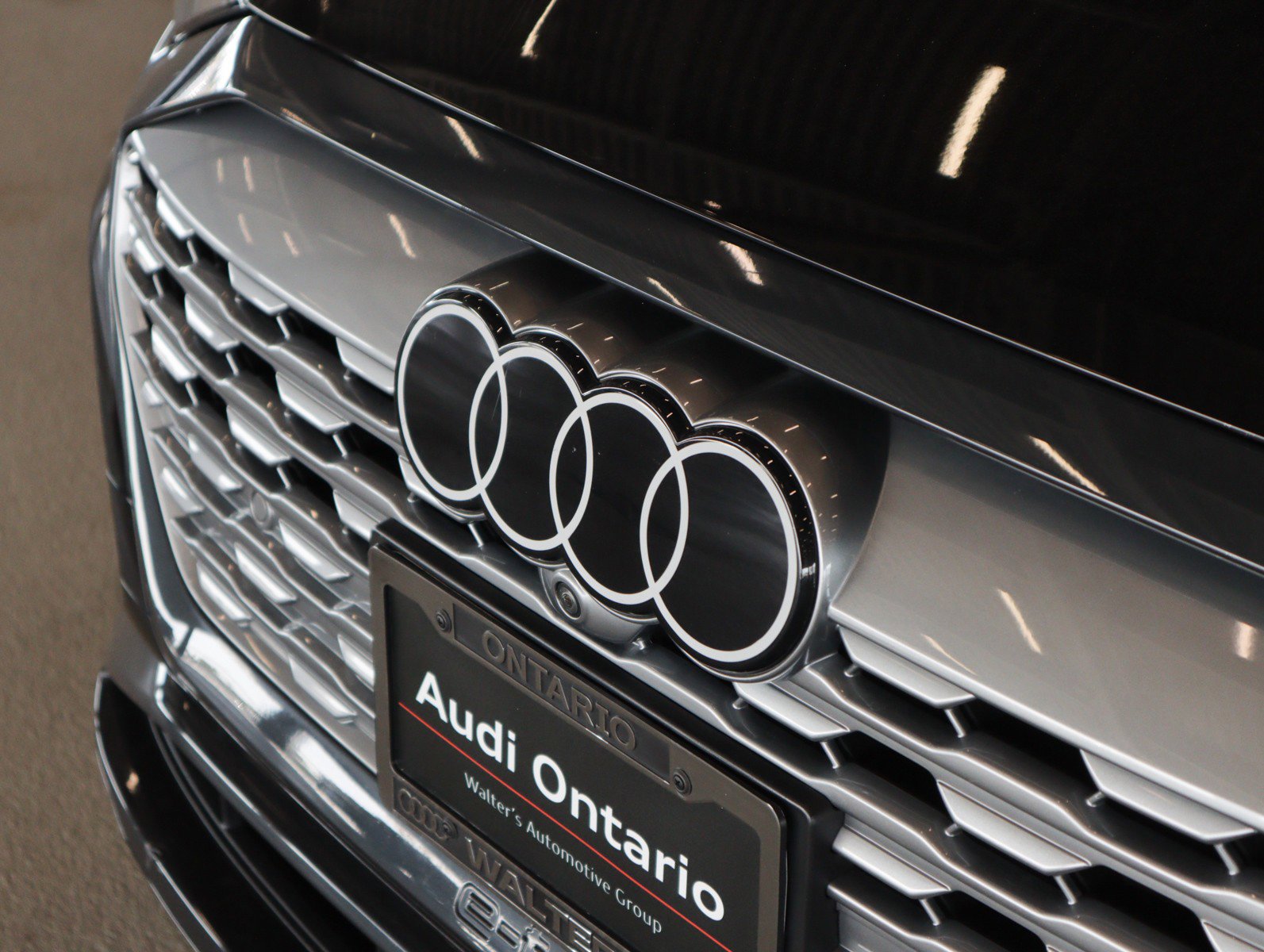 Used 2024 Audi Q8 e-tron Premium Plus w/ Premium Plus Package image 28