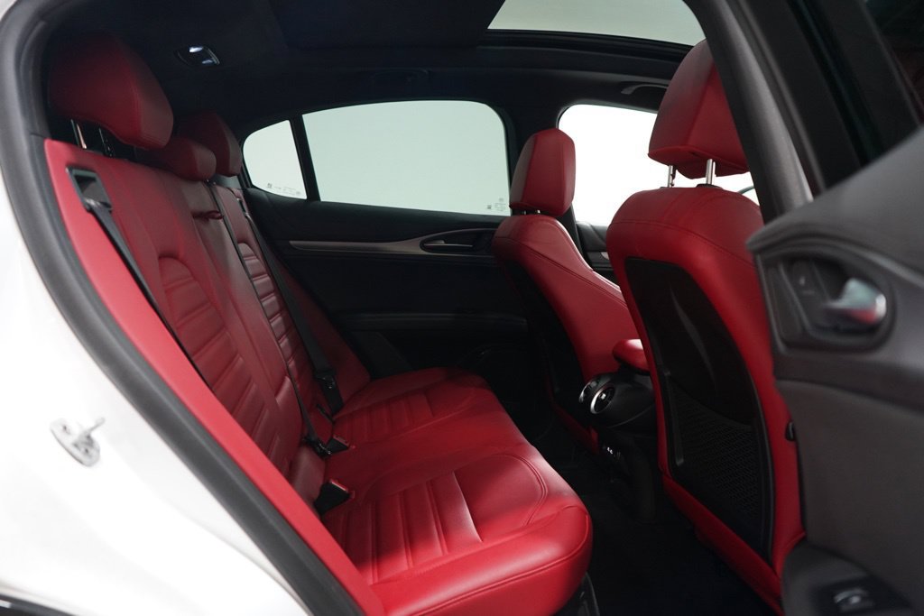 Used 2024 Alfa Romeo Stelvio Veloce AWD/4WD image 30