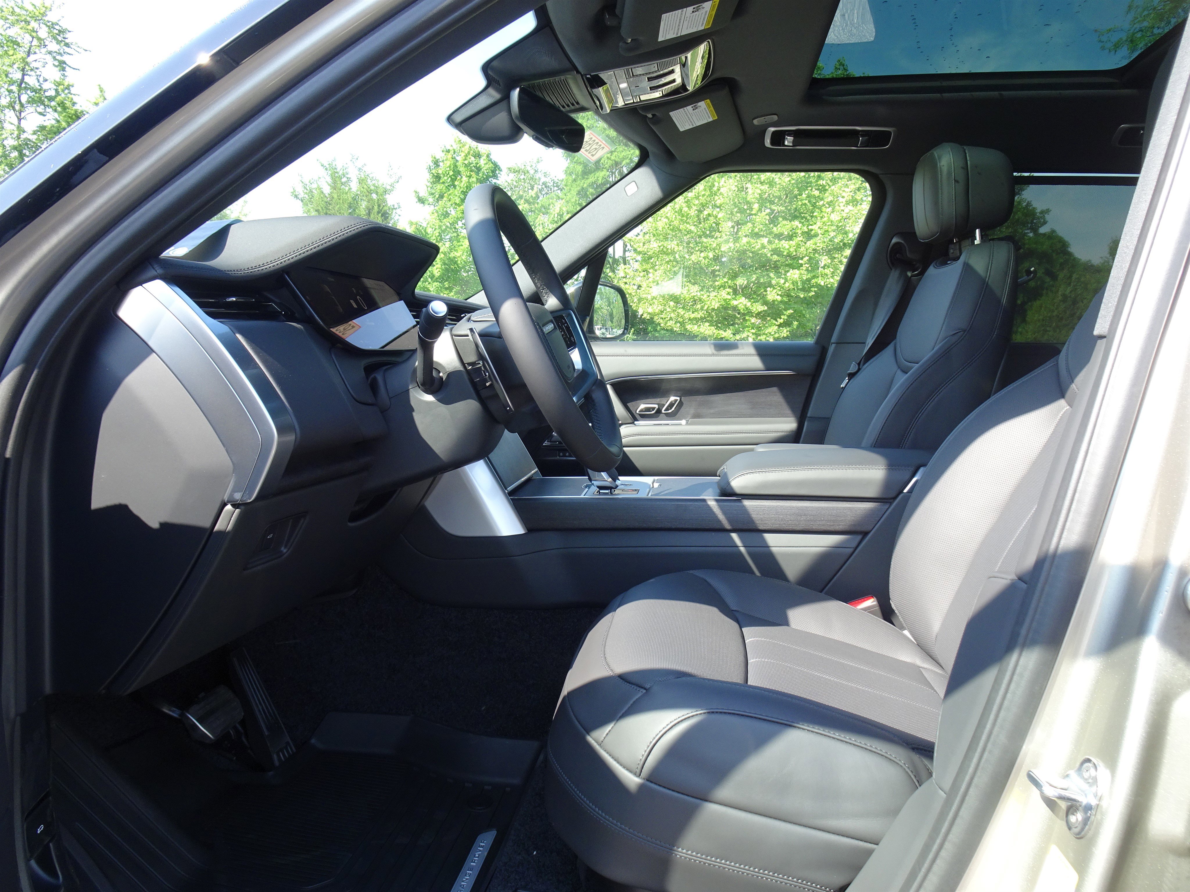 New 2026 Land Rover Range Rover SE AWD/4WD image 2