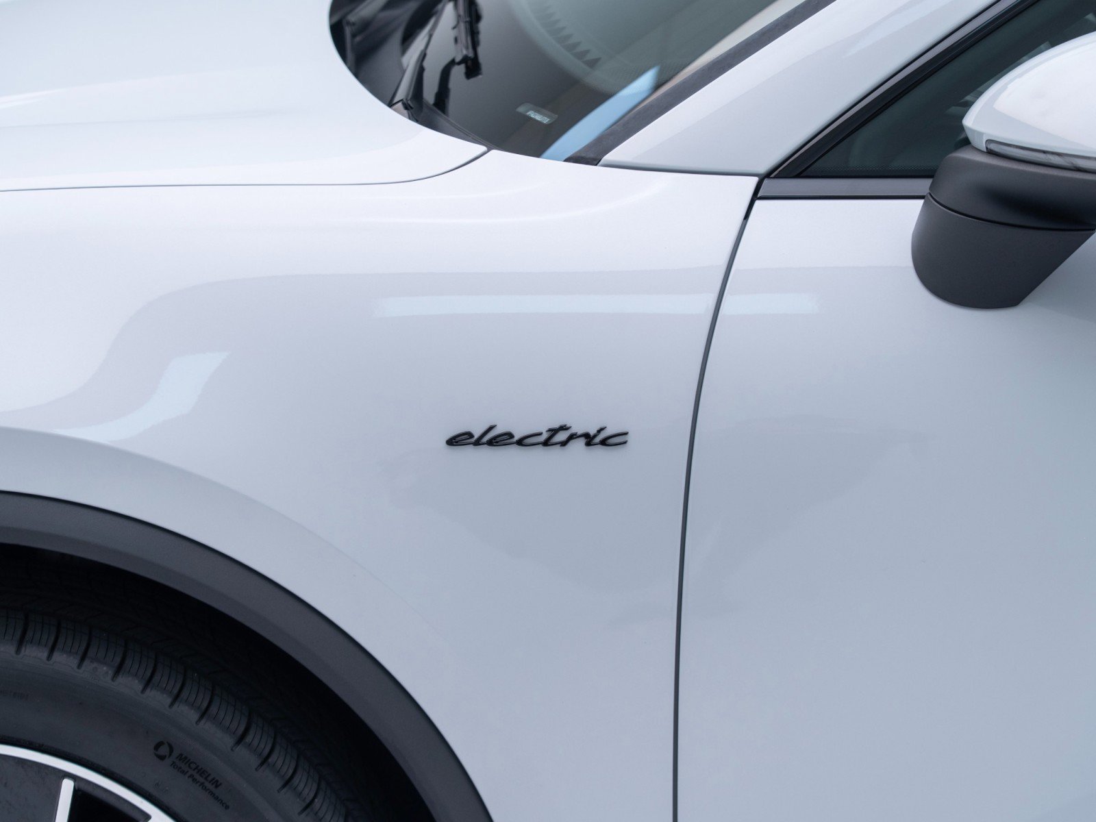 Certified 2025 Porsche Macan Electric image 13