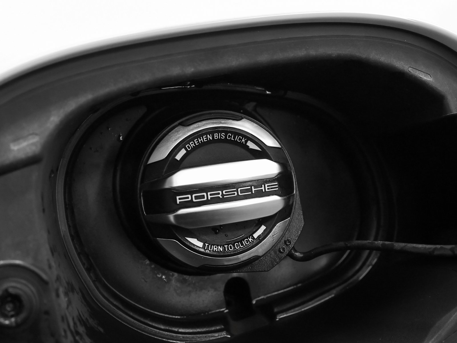 Used 2024 Porsche Macan image 16