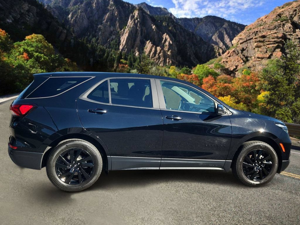 Used 2024 Chevrolet Equinox LS w/ LS Convenience Package AWD/4WD image 2