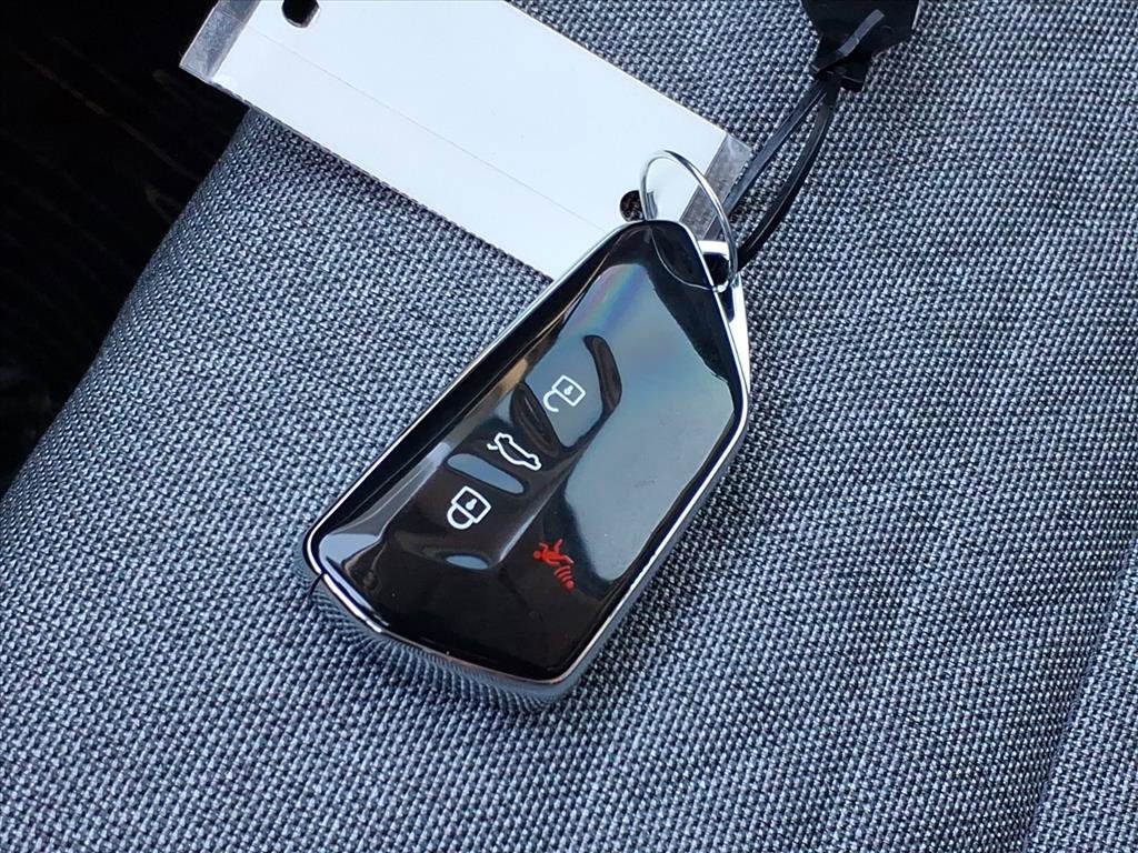 Certified 2025 Volkswagen Tiguan S image 32