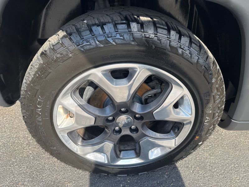 Used 2018 Jeep Compass Limited w/ Navigation Group AWD/4WD image 35