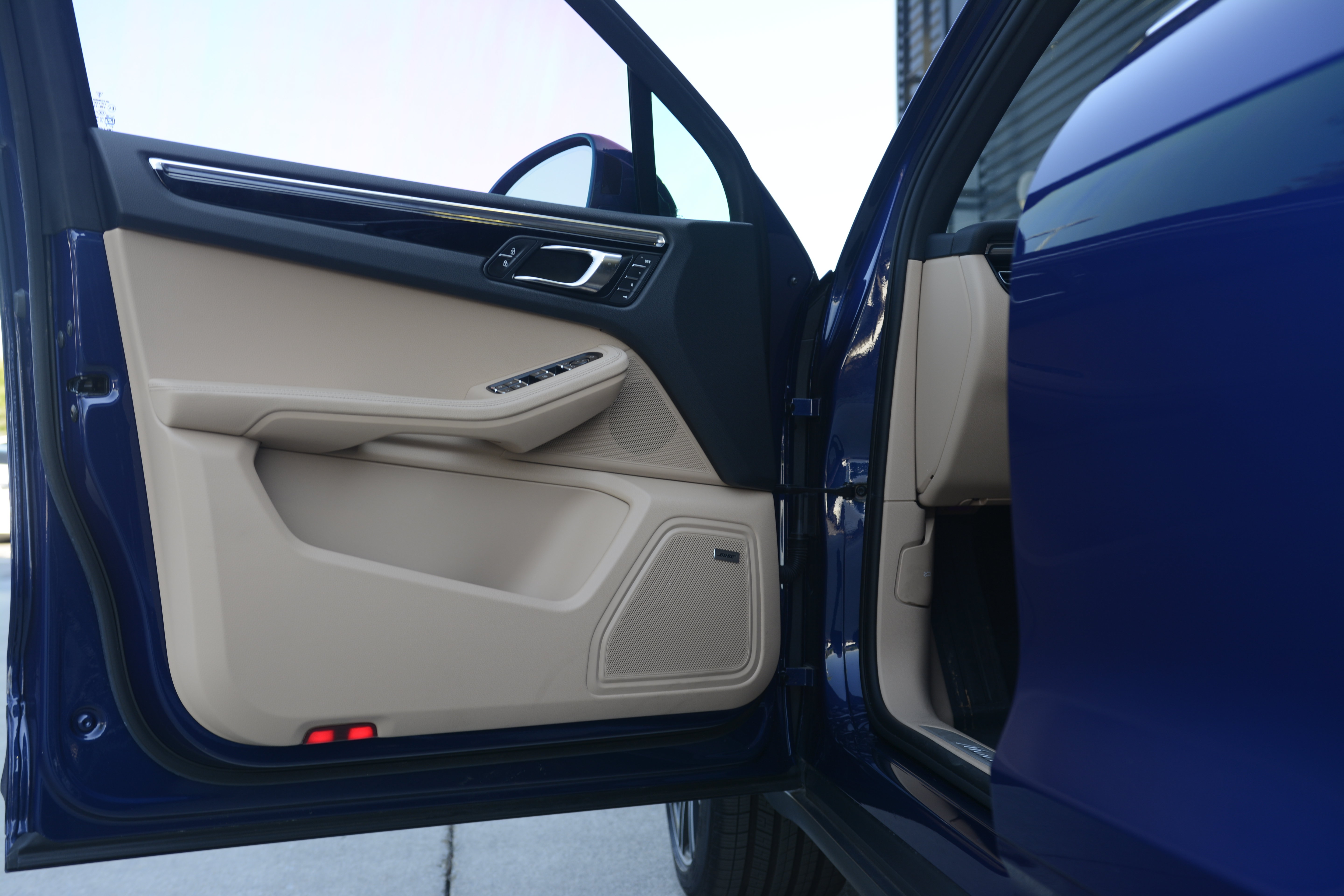 Certified 2026 Porsche Macan AWD/4WD image 13