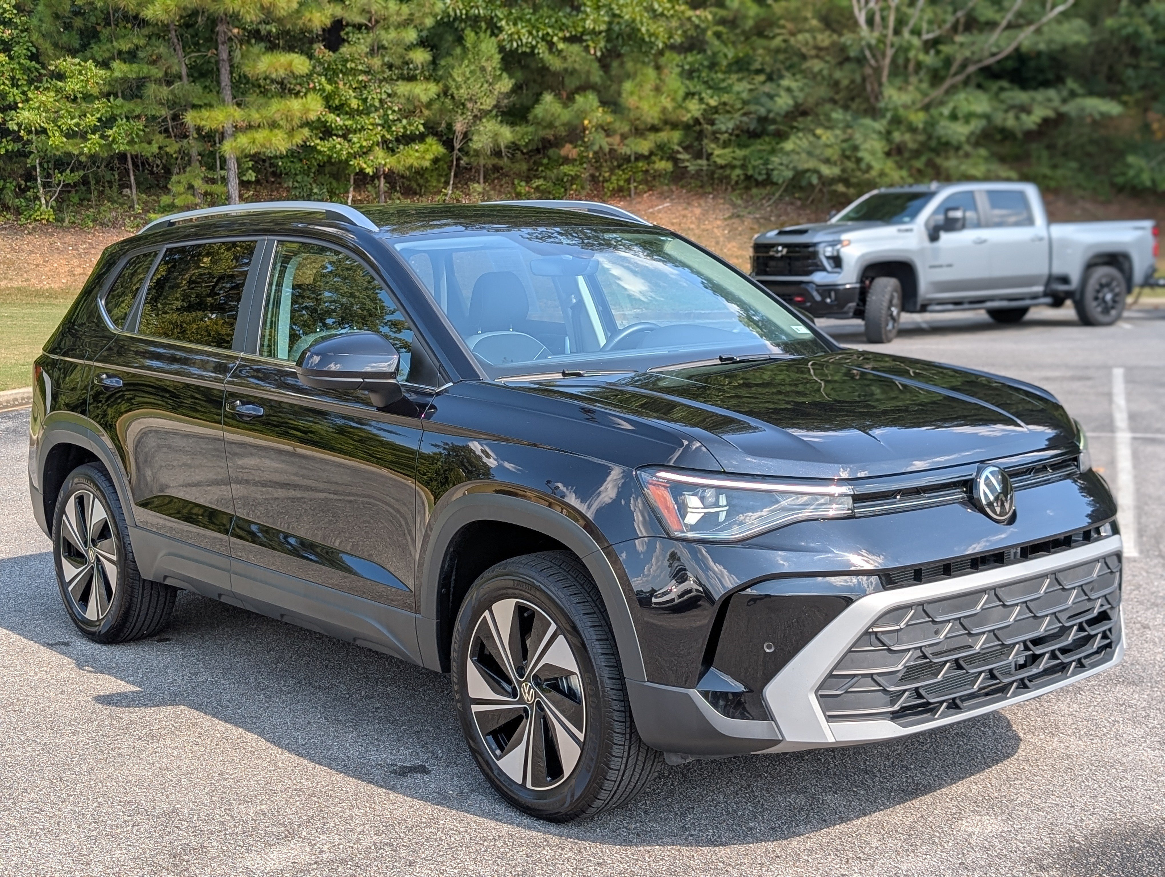 Used 2025 Volkswagen Taos SE AWD/4WD image 11