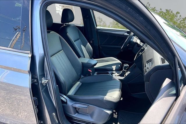 Used 2022 Volkswagen Tiguan SE R-Line AWD/4WD image 7