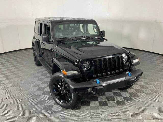 Used 2022 Jeep Wrangler Unlimited Sahara w/ Cold Weather Group AWD/4WD image 35