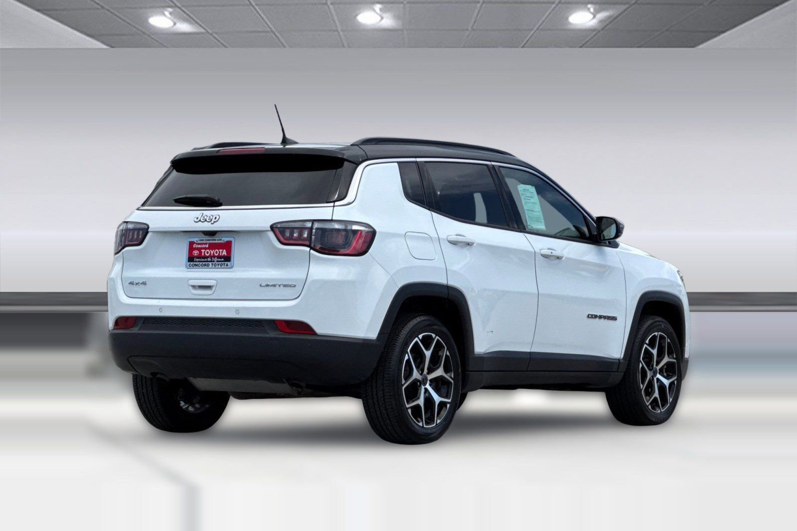 Used 2025 Jeep Compass Limited AWD/4WD image 9
