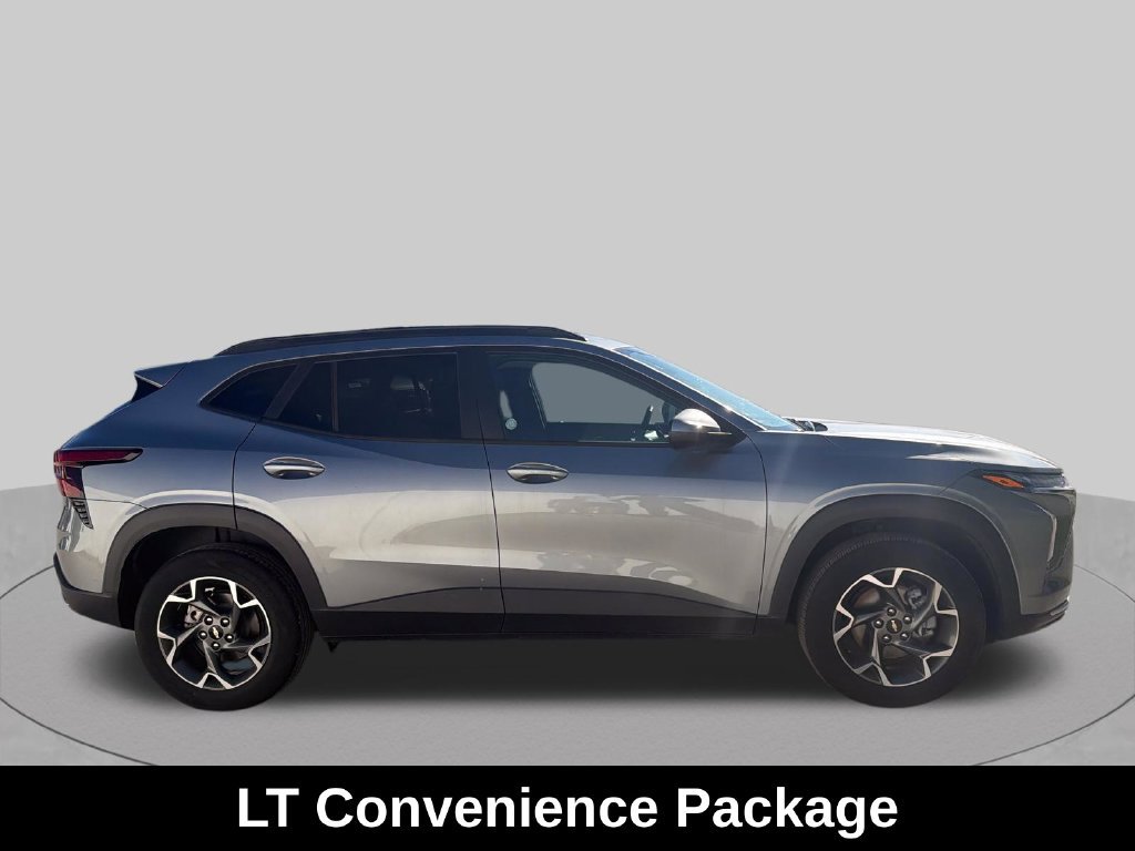 Used 2025 Chevrolet Trax LT w/ LT Convenience Package FWD image 7