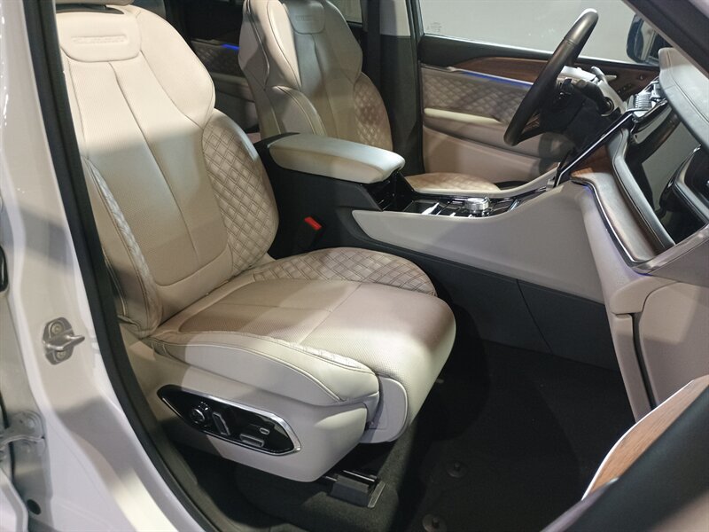Used 2022 Jeep Grand Cherokee Summit 4xe AWD/4WD image 31