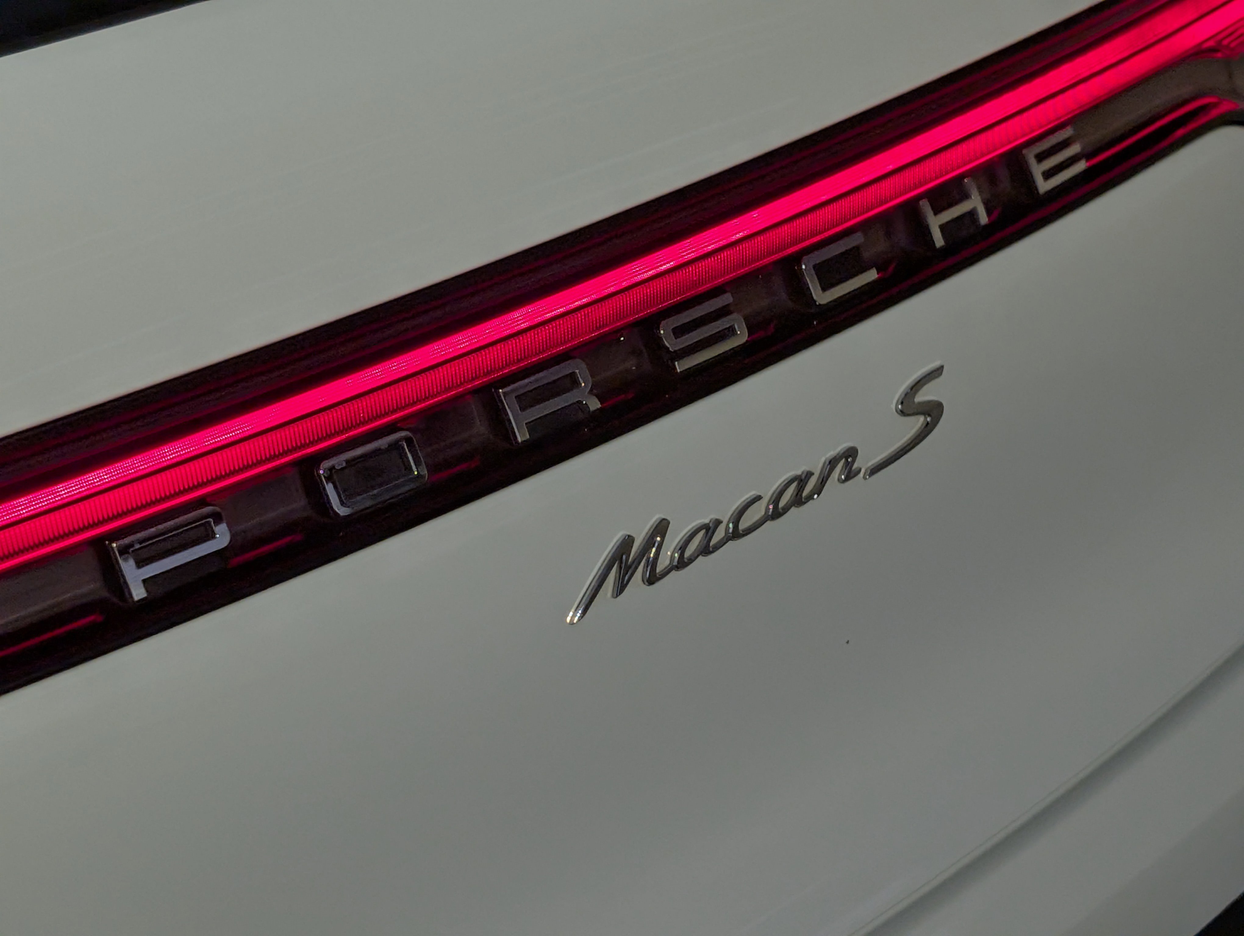 Certified 2023 Porsche Macan S AWD/4WD image 17