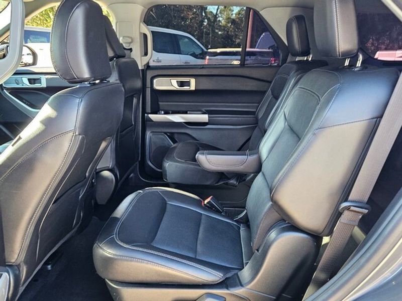 Used 2023 Ford Explorer Limited w/ Equipment Group 301A image 7