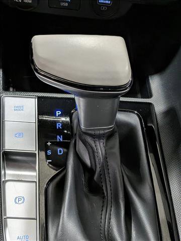 Used 2021 Hyundai Elantra Limited image 16