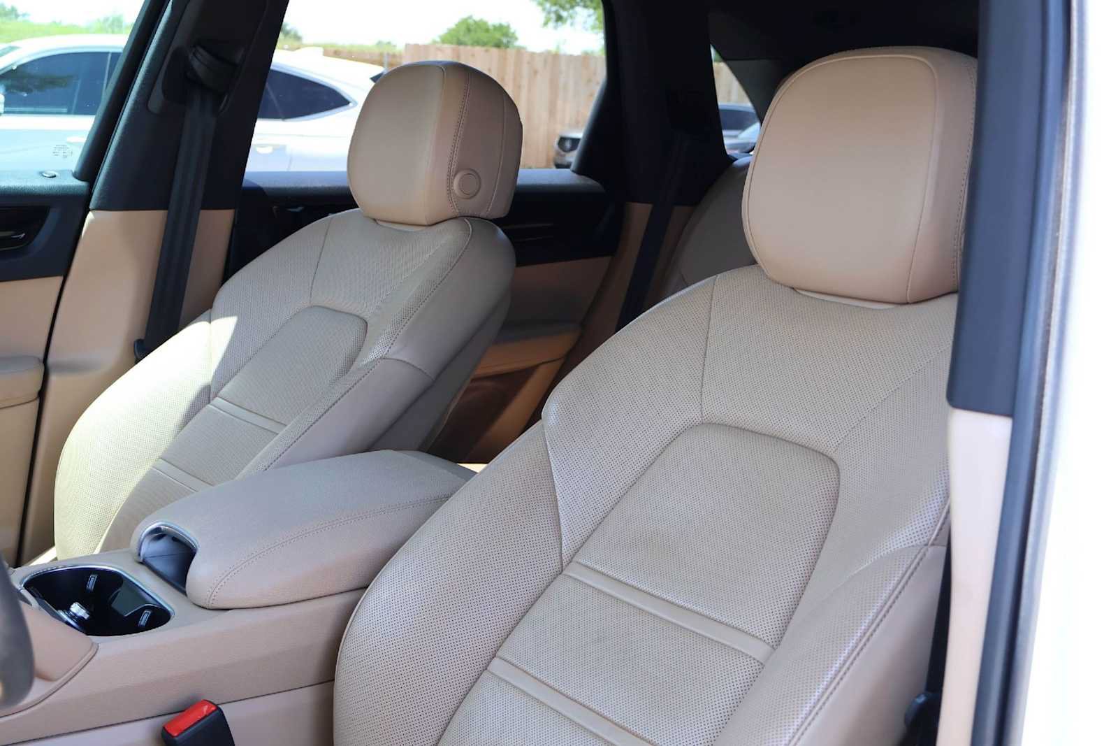 Used 2022 Porsche Cayenne AWD/4WD image 10