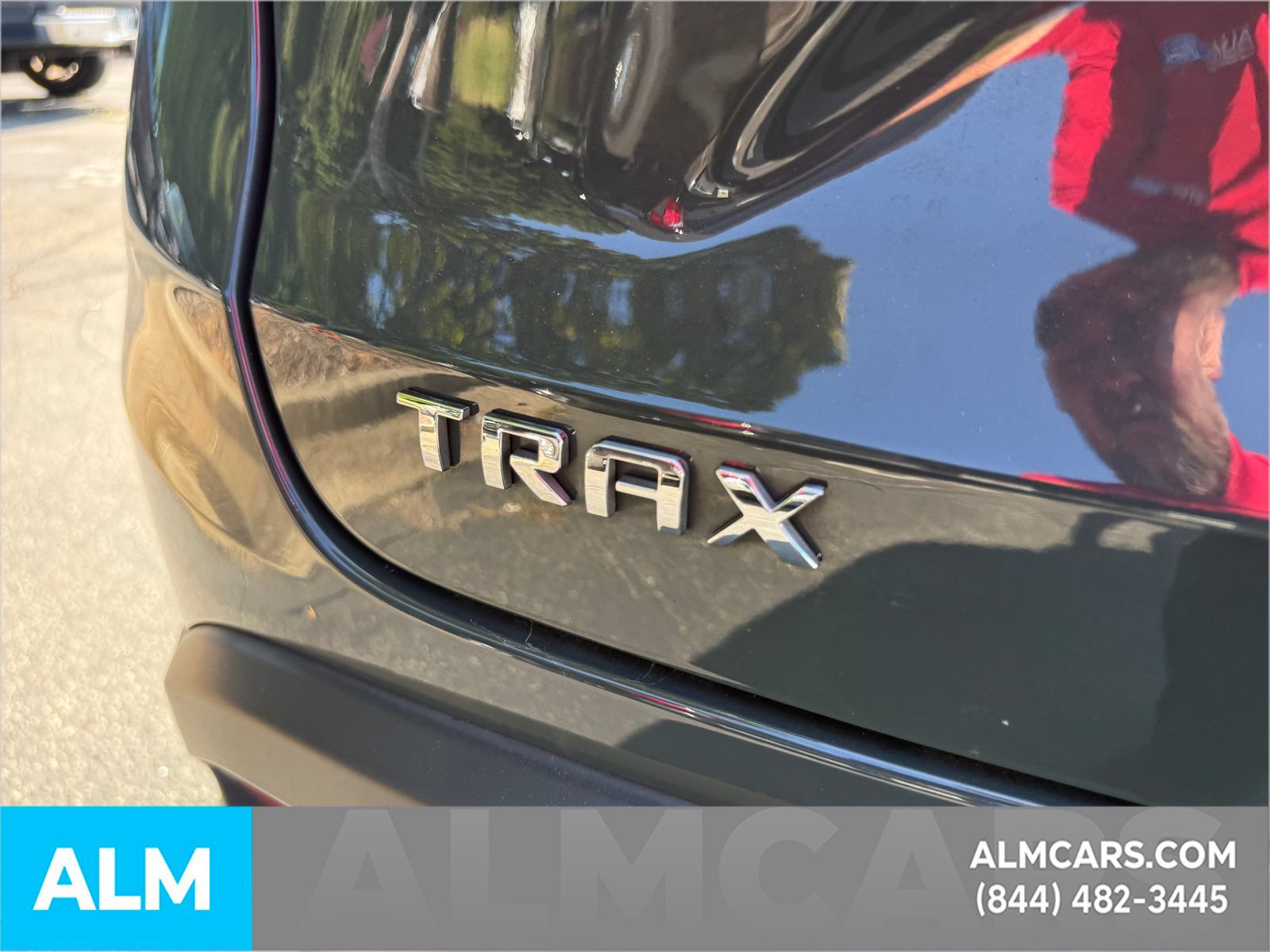 Used 2025 Chevrolet Trax LT FWD image 9