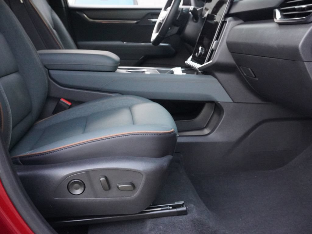 Used 2025 GMC Acadia AT4 w/ Luxury Package AWD/4WD image 35