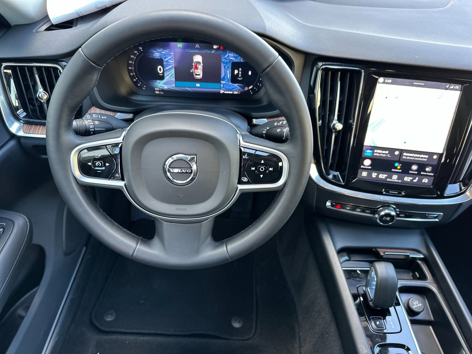 Used 2025 Volvo V60 B5 Cross Country Plus image 14
