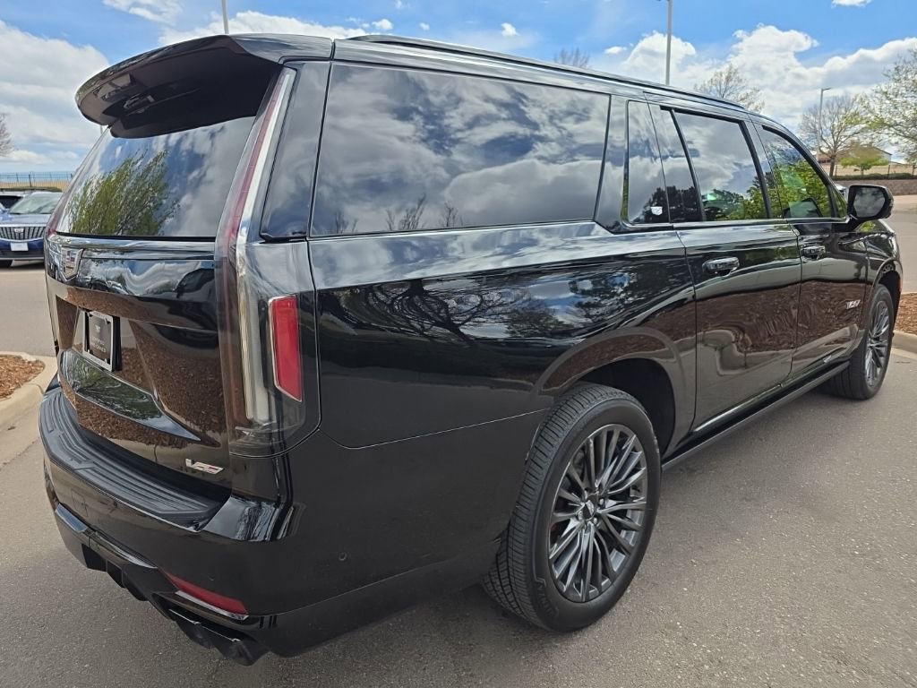 Used 2023 Cadillac Escalade ESV V image 6