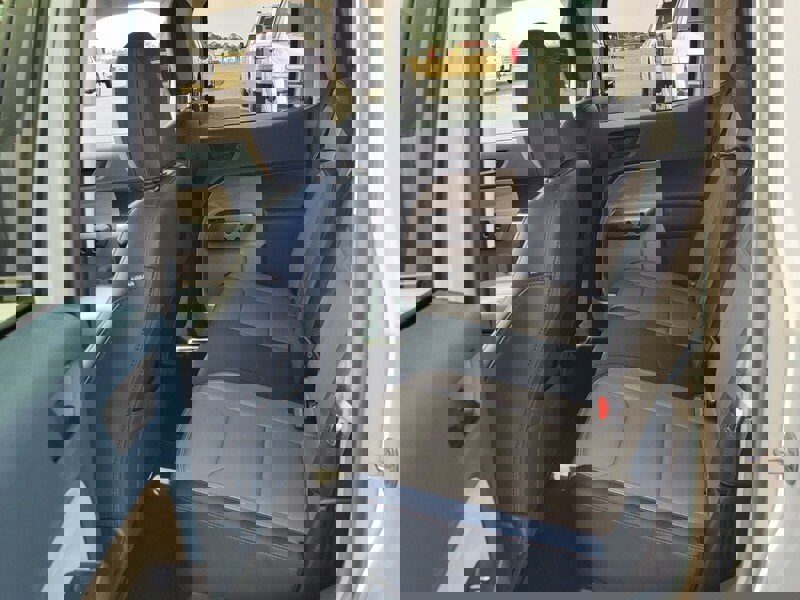 Used 2025 Ford Maverick Lariat image 6