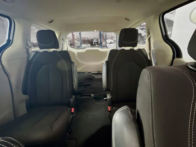 Used 2022 Chrysler Voyager LX image 19