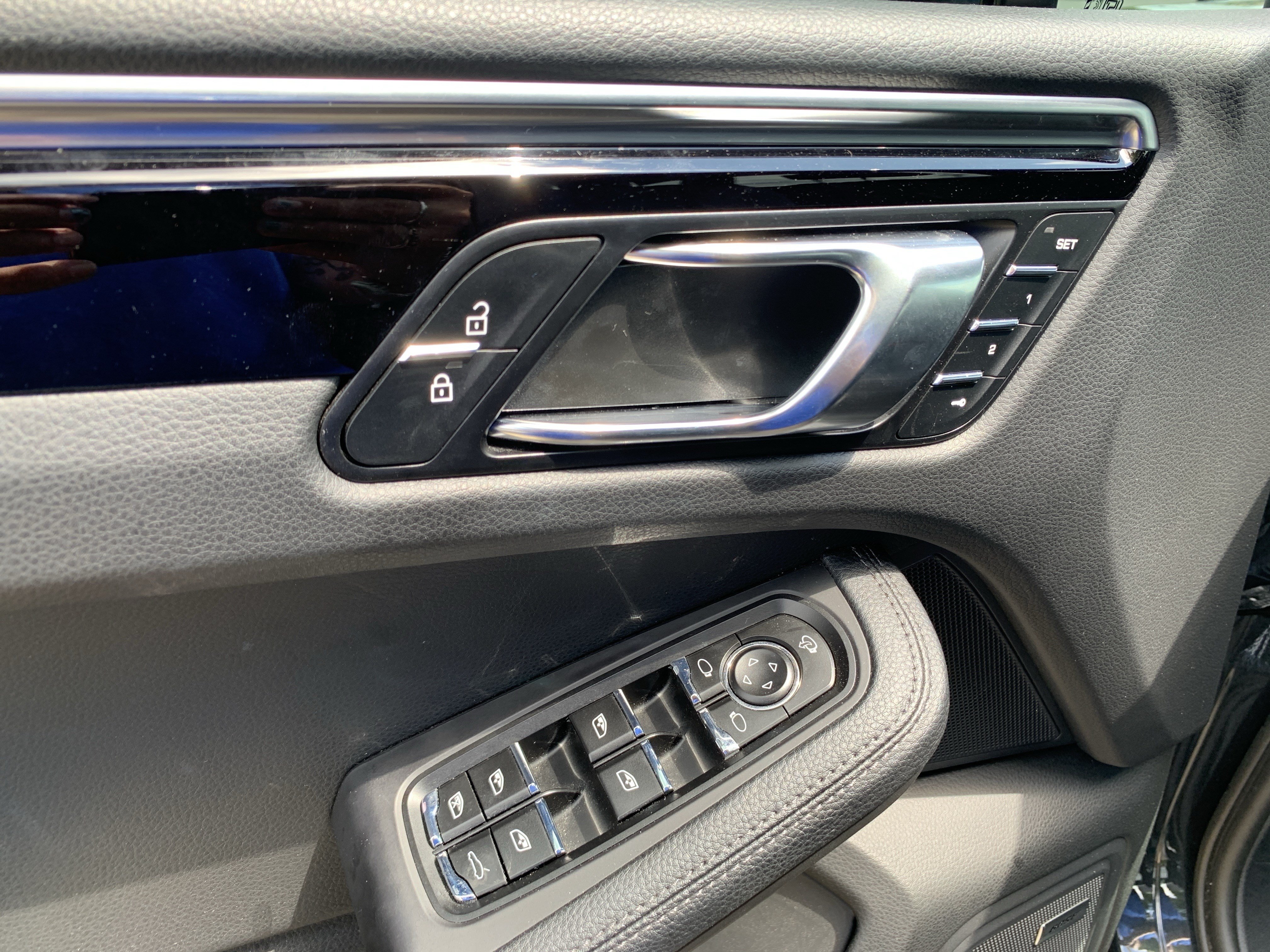 Used 2024 Porsche Macan AWD/4WD image 15