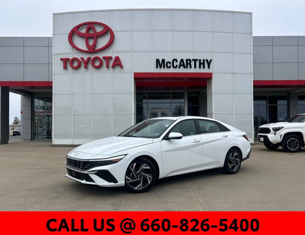 Used 2025 Hyundai Elantra SEL image 1