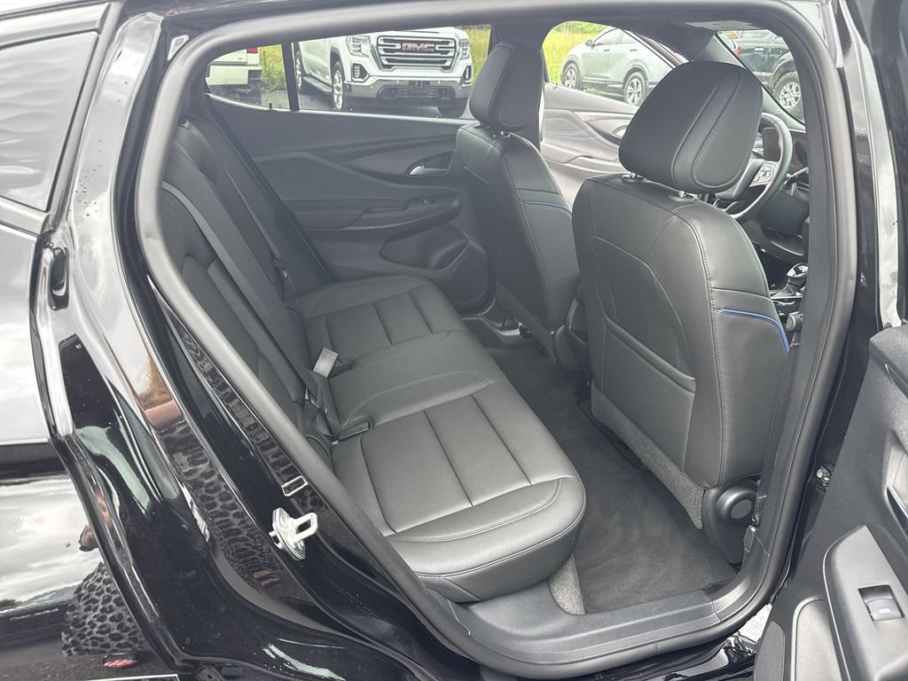 Certified 2025 Buick Envista Sport Touring FWD image 34