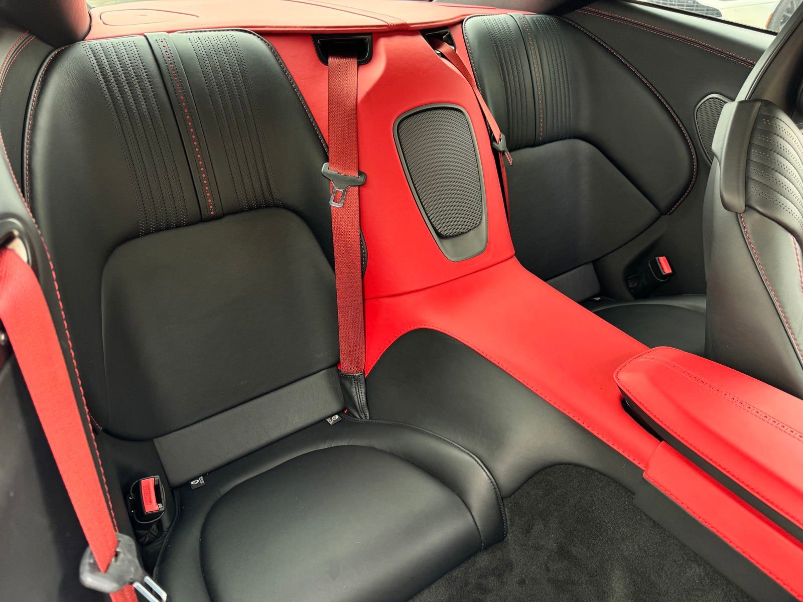 Used 2022 Aston Martin DB11 Coupe image 18