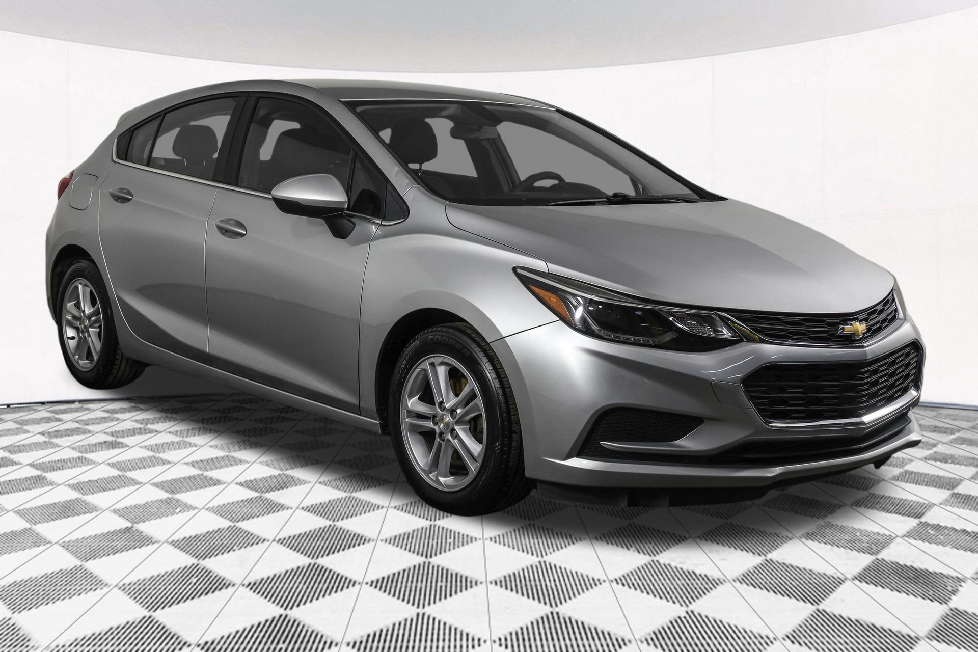 Used 2017 Chevrolet Cruze LT image 10