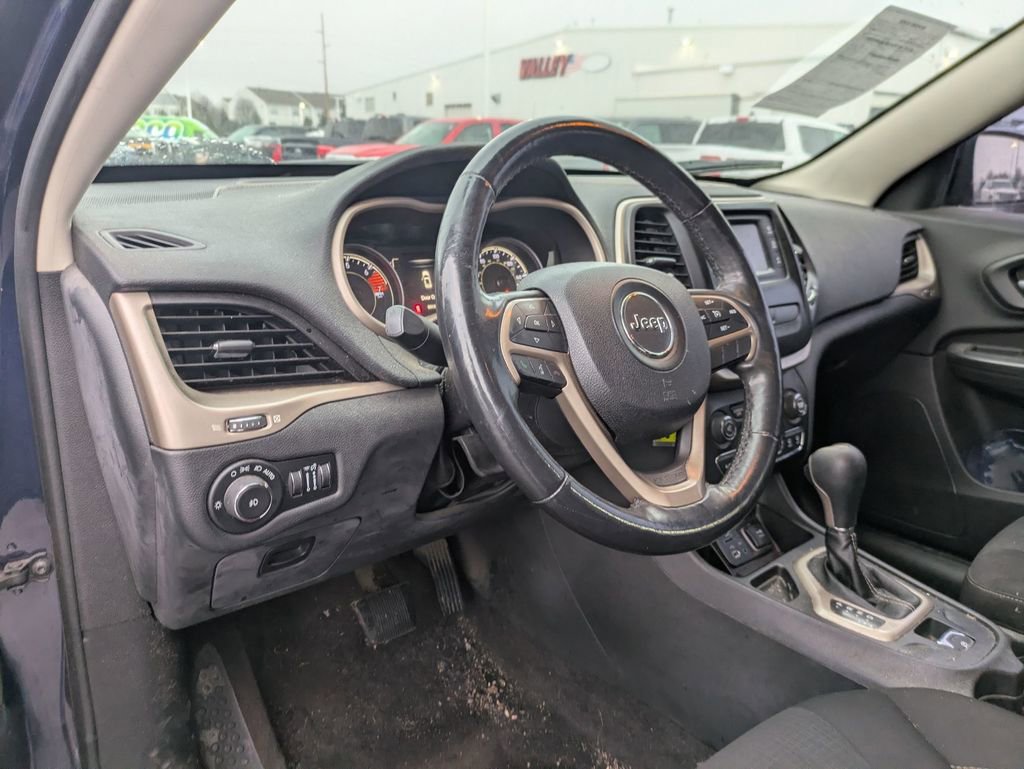 Used 2016 Jeep Cherokee Latitude w/ Cold Weather Group image 18