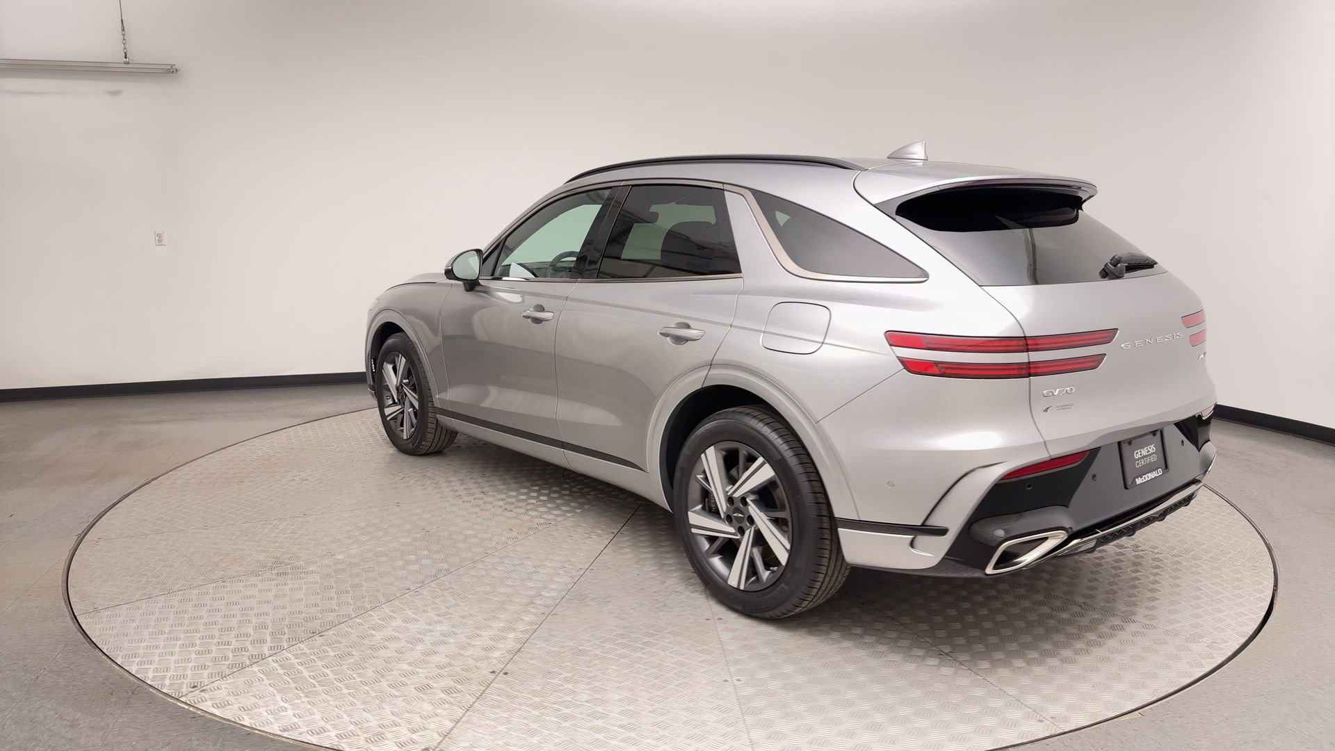 Certified 2026 Genesis GV70 3.5T Sport Advanced AWD/4WD image 4