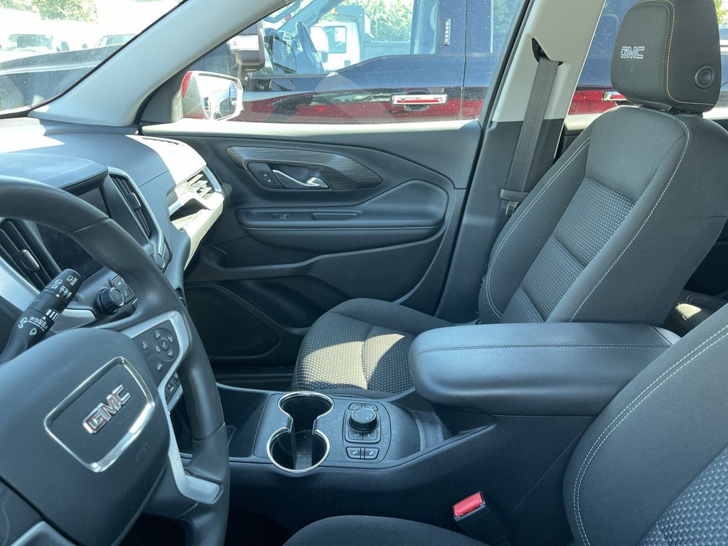 Used 2024 GMC Terrain SLE w/ Driver Convenience Package AWD/4WD image 4