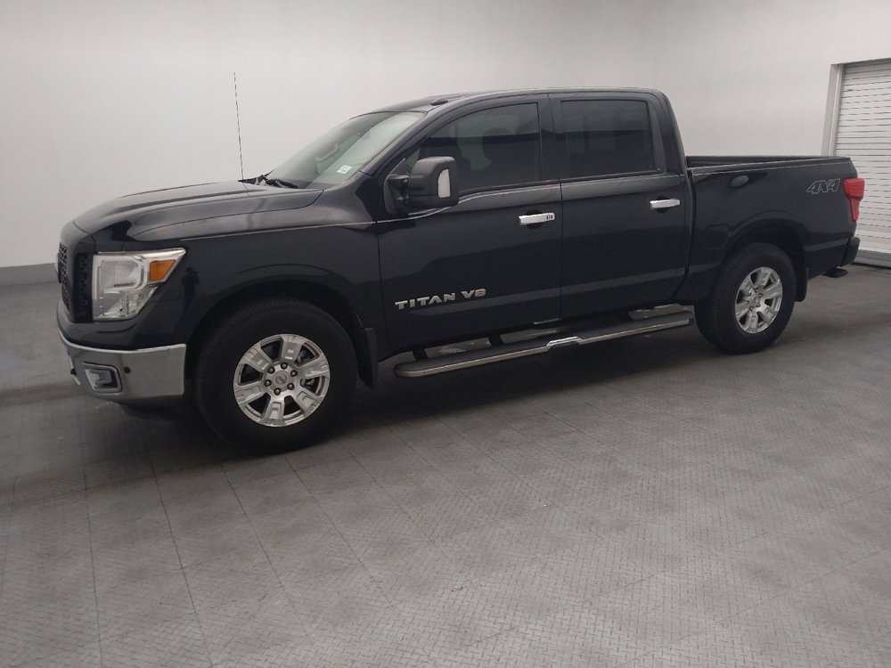 Used 2019 Nissan Titan SV w/ SV Convenience Package image 2