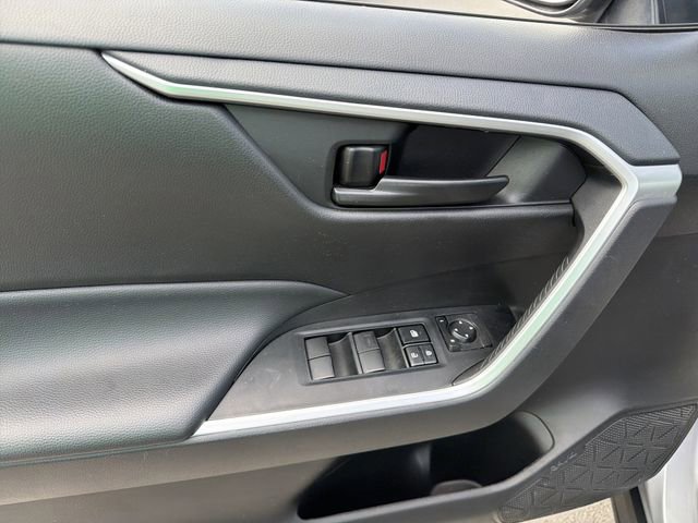Used 2024 Toyota RAV4 LE AWD/4WD image 15