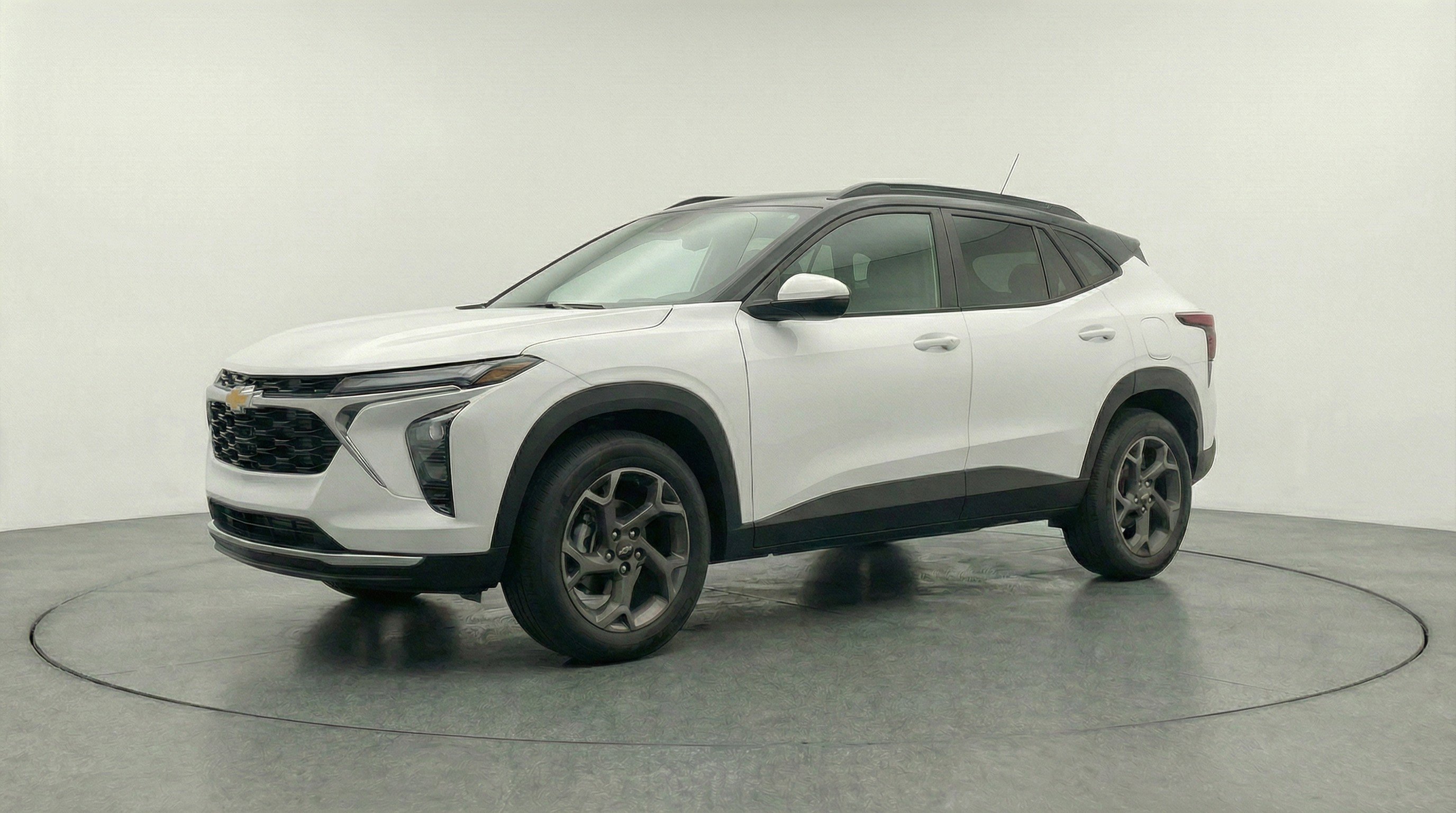 Used 2025 Chevrolet Trax LT image 3