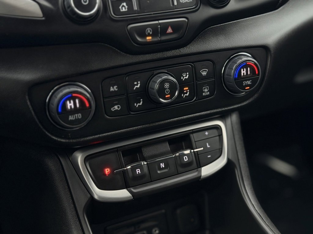 Used 2023 GMC Terrain SLT image 25