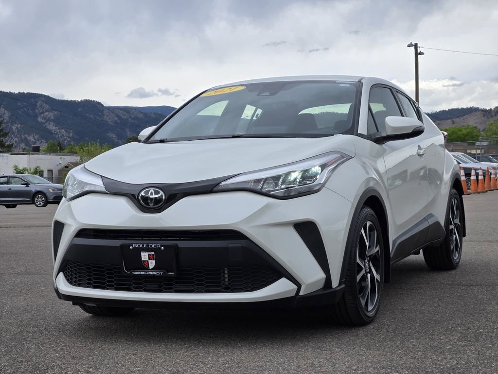 Used 2021 Toyota C-HR XLE FWD image 3