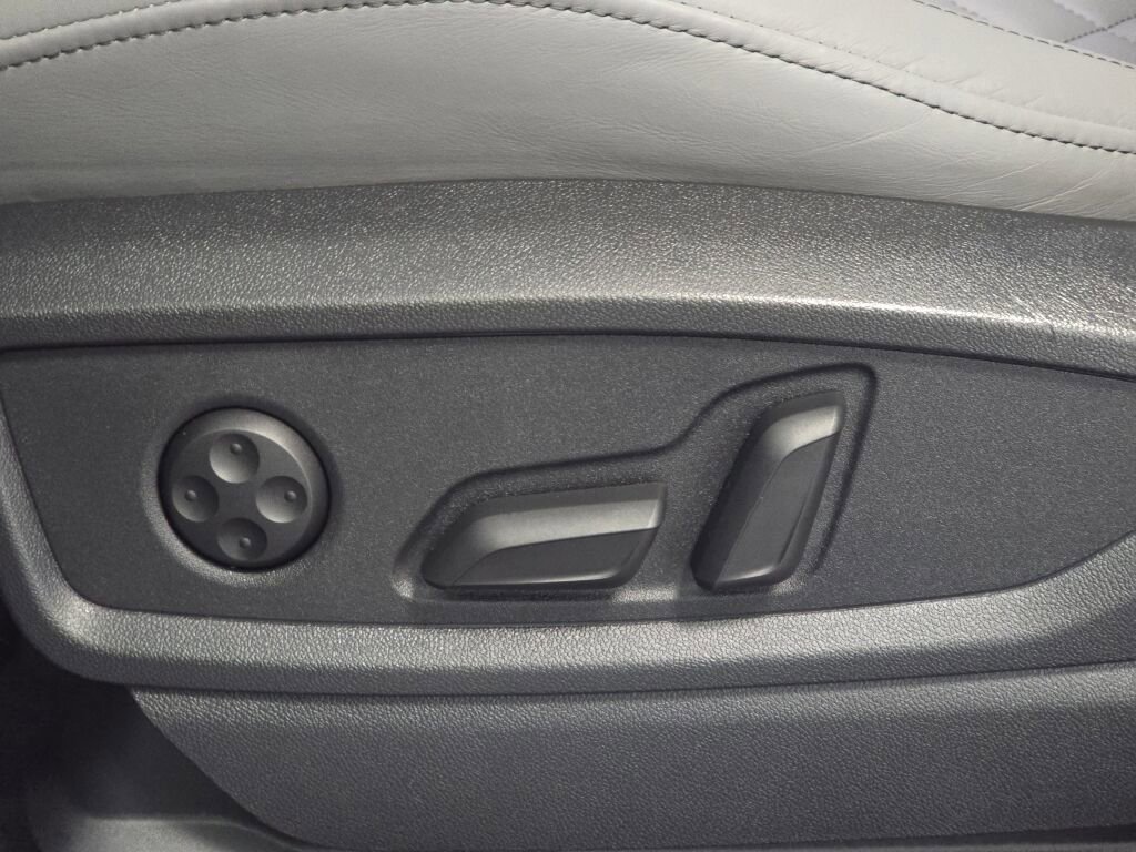 Used 2025 Audi SQ5 Premium Plus w/ Premium Plus Package image 36
